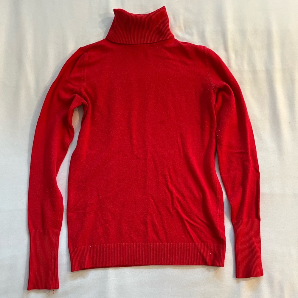 apt 9 red turtleneck